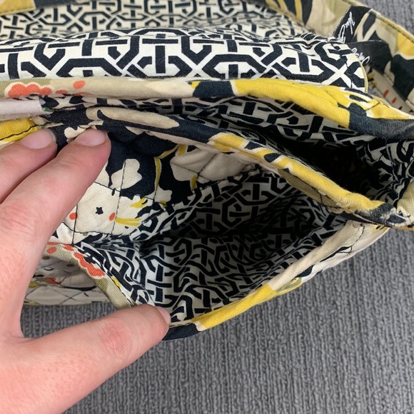 Vera Bradley Crossbody Bag Womens Medium Retired Dogwood Print Quilted Saddle up - Picture 15 of 17